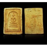 ราคา พระสมเด็จวัดระฆังพิมพ์ใหญ่เกศทะลุซุ้ม กรอบกระจก เนื้อโกเด (BB3403) (มือสอง) (360734676)