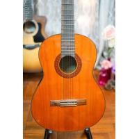 ราคา กีต้าร์คลาสสิค YAMAHA C-70 รุ่นที่ฮิต และขายดีที่สุดในประเทศไทย เป็นรุ่นที่ไม้และลูกบิดและวัสดุอื่น ๆ ขยับขึ้นจากรุ่นถูกสุด (มือสอง) (360712240)