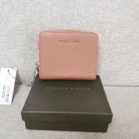 ราคา กระเป๋าสตางค์สั้น Charles Keith Zipped Small Wallet CK6-10770315 ของแท้ หนังเรียบ สวยมากค่ะ ขนาดพอดีมือ ด้านใน มีช่องบัตร แบงค์ รูปและเหรี (มือหนึ่ง) (360722039)