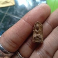 ราคา พระรอดเณรจิ๋วเนื้อในเขียว สภาพสวยคม (มือหนึ่ง) (360647351)
