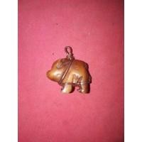 ราคา เขี้ยวหมูตัน รอยจารที่ตัว มีรอยหดเหี่ยว แห้งเป็นธรรมชาติ เก่า มีอายุการสร้างนานกว่า 100 ปี ผิวสีเหลืองน้ำผึง มีลวดลายเป็นธรรมชาติ ฝีมือการแก (มือสอง) (347930796)