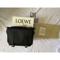 ราคา loewe military messenger xs bag (มือสอง) (360707514)