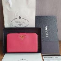 ราคา Prada medium Saffiano leather wallet สีชมพู PEONIA ปี17 (มือสอง) (360699542)