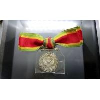 ราคา เหรียญแพรแถบจักรพรรดิมาลา (แบบหญิง) เหรียญเนื้อเงิน หน้าครุฑ หลังช้าง บำเหน็จแห่งความมั่นคงและยั่งยืนในราชการ (มือหนึ่ง) (360705689)