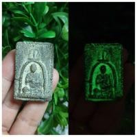 ราคา พระสมเด็จ วัดระฆังเนื้อทราย เรืองแสงได้ในที่มืด สูง2นิ้วผงพุทธคุณระยิบระยับแวววาว น่าสะสมมากๆ (มือหนึ่ง) (357784913)