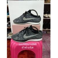 ราคา Nikeแท้เป็นเนื้อผ้าฟายนิสเบอร์42ยาว265สวยมาก (มือสอง) (359780420)