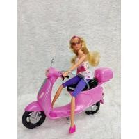 ราคา ตุ๊กตาบาร์บี้นั่งรถสกู๊ตเตอร์ Steffi chic city con Scooter 35 cm (มือสอง) (360640122)