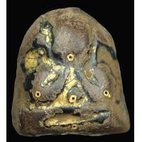 ราคา พระปิดตาหลังแบบ เนื้อผงกะลาคลุกรัก หลวงพ่อแก้ว วัดเครือวัลย์ ฝังตะกรุดองคำแท้ 5 ดอก สวย สมบูรณ์ (AB930) (มือสอง) (349457044)