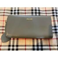 ราคา กระเป๋าสตางค์ elle (มือสอง) (360641696)