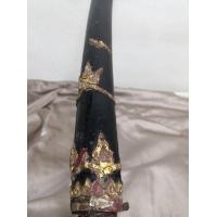 ราคา ดาบลงรักของครูบาล้านนาโบราณแต่งลายด้วยชานหมากเก่าสวยเข้มขลัง (มือสอง) (360641836)
