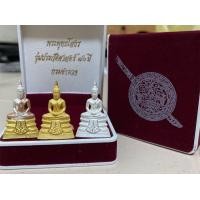 ราคา หลวงพ่อโสธรกรมตำรวจ 80 ปี ฐาน 2 ซม สูง 3.2 ซม เนื้อโลหะพ่นทราย สีทอง สีเงิน และสีสามกษัตย์ (มือสอง) (360619366)