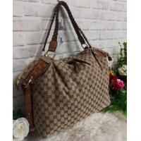 ราคา กระเป๋ามือสอง GUCCI ITALY มีเลขDC งานผ้าลายแต่งหนังแท้ปั้ม ใบใหญ่ ทรงคล้องไหล่ สวยสภาพดี อะไหล่ปั๊มทุกจุดเดิมๆ สายหนังแท้ถัก (มือสอง) (360620815)