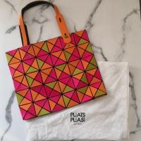 ราคา Baobao Issey Miyake 6x5 (Limited edition)​ 3 สี (มือสอง) (360586940)