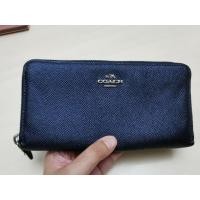 ราคา ขาย Coach กระเป๋าสตางค์ใบยาว ซิปรอบ สีน้ำเงิน มือสอง ของแท้ สภาพดี (มือสอง) (360587040)