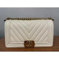 ราคา Chanel Boy Calfskin Chevron 10" Holo 23 Gold Metal Hardware (มือสอง) (360535369)