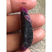 ราคา ก้อนดิบทับทิมพม่า R24 นน 40.30กะรัต ขนาด 38x12x10mm ธรรมชาติไม่เผา (มือหนึ่ง) (357409055)