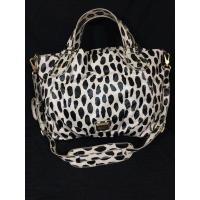 ราคา กระเป๋า marc jacobs ถือก็ได้หรือสะพายข้างก็ได้คับ 850 รวมจัดส่งคับ (มือสอง) (360505257)
