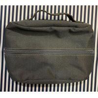 ราคา กระเป๋าใส่เครื่องสำอางค์ แบรนด์ BVLGARI สายการบิน Emirates (มือสอง) (360463501)