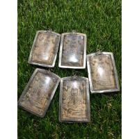 ราคา พระเนื้อชินปางอุ้มบาตร เลี่ยมตลับเงินโบราณ (มือสอง) (360337593)