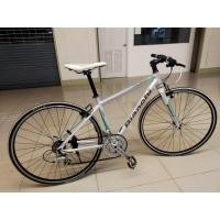 ราคา จักรยานไฮบริด Bianchi Roma 2 สวย สภาพดี จากญี่ปุ่น เฟรมอลูมิเนียม สีขาว ชุดเกียร์ Shimano 16 สปีด เฟืองหน้า2 เฟืองหลัง 8 ท่อตั้ง 43cm(17 น (มือสอง) (360304242)