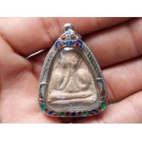 ราคา พระปิดตาเนื้อผงวัดปราสาท ปี06 เนื้อขาวอมชมพู พร้อมเลี่ยมเงินลงยา (มือสอง) (349477740)