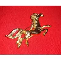 ราคา Sale เข็มกลัดติดเสื้อรูปม้าสีทองชุปพร้อมฝั่งเพชร สวยงาม ราคาถูก ลดสุด ๆๆ ช่วงโควิค สู้ไปด้วยกันจร้า (มือสอง) (338494635)