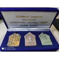ราคา หลวงพ่อคูณ พระขุนแผน ผงพรายกุมาร ชุดกรรมการ 3 องค์ ปี2557 (มือหนึ่ง) (360147734)