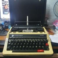 ราคา เครื่องพิมพ์ดีด (มือสอง) (360136874)