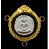 ราคา สมเด็จบางขุนพรหม พิมพ์จันทร์ลอย ปี ๒๕๐๙ พร้อมเลี่ยมทอง (๓ ห่วง) เฉพาะทองน้ำหนัก ๓.๕ กรัม พร้อมใบเซอร์ (มือหนึ่ง) (358442907)