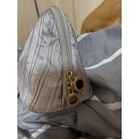 ราคา กระเป๋าใส่เครื่องสำอางค์ ของ BVLGARI (มือหนึ่ง) (359955988)