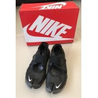 ราคา รองเท้า nike air rift ตัวนี้จะเป็นหนังสีดำ (มือสอง) (359916309)