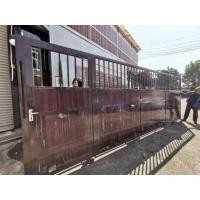 ราคา ประตูเหล็กผสมอลูมิเนียมลายไม้ ขนาดกว้าง 5.65 เมตร สูง 2 เมตร (มือสอง) (359848519)