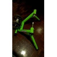 ราคา เทรนเนอร์จักรยาน Kinetic Cyclone Bike Trainer (มือสอง) (359834376)