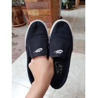 ราคา รองเท้าของแท้ NIKE Toki Slip-On (มือสอง) (359638362)