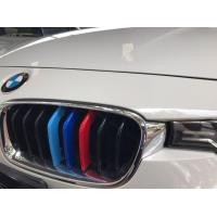 ราคา แถบ กระจังหน้า 3 สี M3 M5 เลนส์ไฟหน้า BMW F30 F10 รุ่น 320i 320d 520d 523i 530i สปอยเลอร์ F30 (มือหนึ่ง) (337626814)