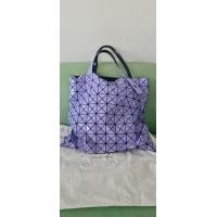 ราคา กระเป๋า issey miyaki bao bao สีม่วง แท้ สภาพดี สีสวย (มือสอง) (360967671)