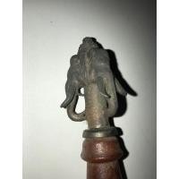 ราคา ไม้ครูอัยราพรต (ไม้พ่อครูช้างสามเศียร) หลวงพ่อทองดำ (มือสอง) (360971965)