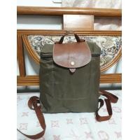 ราคา กระเป๋าเป้ LONGCHAMP แท้ ผ้า Nylon สีเขียวขี้ม้าสภาพดีพร้อมใช้งาน (มือสอง) (360982613)