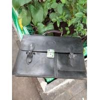 ราคา กระเป๋าถือนักเรียน Jacob หนังแท้ สีดำ รุ่นเก่า (มือสอง) (360950702)