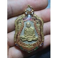 ราคา เหรียญเสมาหลวงปู่ทิมเนื้อเงินหน้ากากทองปี18เลี่ยมทอง (มือสอง) (360890668)
