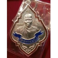 ราคา เหรียญหลวงพ่อรุ่ง วัดท่ากระบือ เนื้อเงินลงยาโบว์น้ำเงินปี52