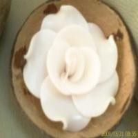 ราคา กระทงสายเทียนหอมดอกไม้ ในกะลามะพร้าว