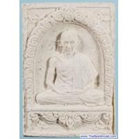 ราคา D1-9428 พระเนื้อผงหลวงพ่อเกษม เขมโก จ. ลำปาง รุ่นชัยลาภมหามงคล พ.ศ. 2538 พระผงพิมพ์นี้เป็นรุ่นที่ 3 ในทรงเดียวกัน พร้อมกล่องเดิม