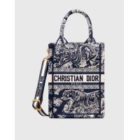 ราคา Dior Dior Book Tote Mini Embroidery Phone Bag (Mini Bags) (2754527)