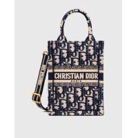 ราคา Dior Dior Book Tote Mini Oblique Embroidery Phone Bag (Mini Bags) (2754528)