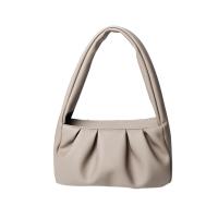 ราคา Huge bag Huge กระเป๋าสะพายรุ่น Croissant สี เทา FREE SIZE (MKP1031039)