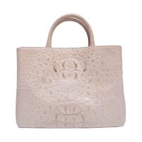 ราคา Bangkok Bootery กระเป๋าถือรุ่น Stuffy หนังจระเข้ส่วนหลัง Himalayan (MKP0750597)