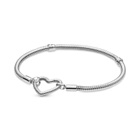 ราคา PANDORA สร้อยข้อมือ Snake chain sterling silver bracelet with heart clasp สีเงิน 18cm (MKP0916405)