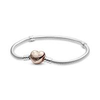 ราคา PANDORA สร้อยข้อมือ Silver bracelet with heart-shaped PANDORA Rose clasp สีโรส 17cm (MKP1204364)