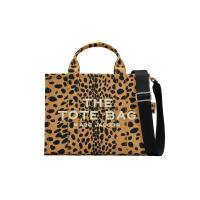 ราคา MARC JACOBS กระเป๋าโท้ท THE CHEETAH CANVAS MEDIUM TOTE BAG สี BLACK MULTI One Size (MKP1850574)